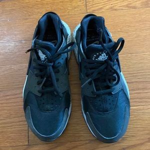 Nike air huarache black